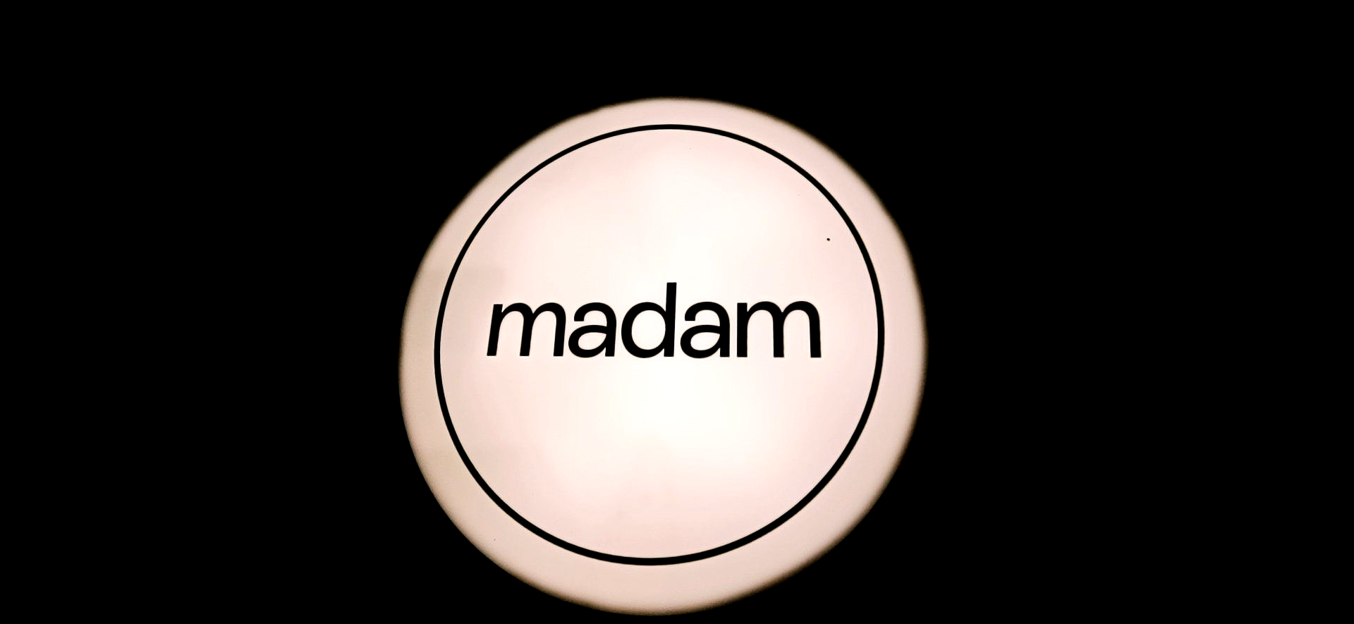 rotulo luminoso con luz calida