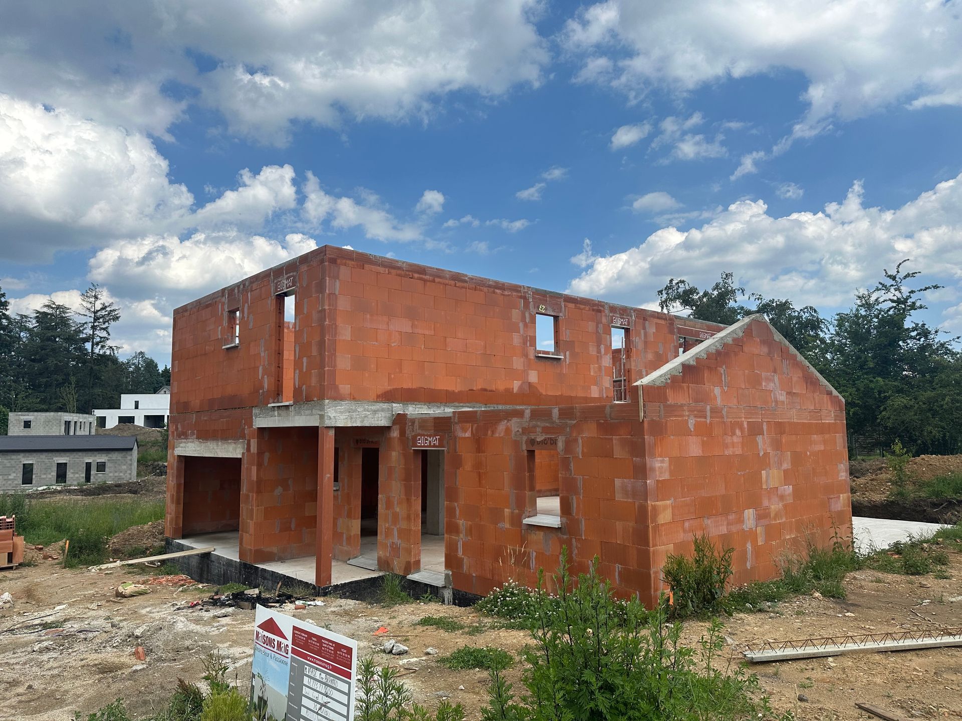 Chantier d'une maison en briques