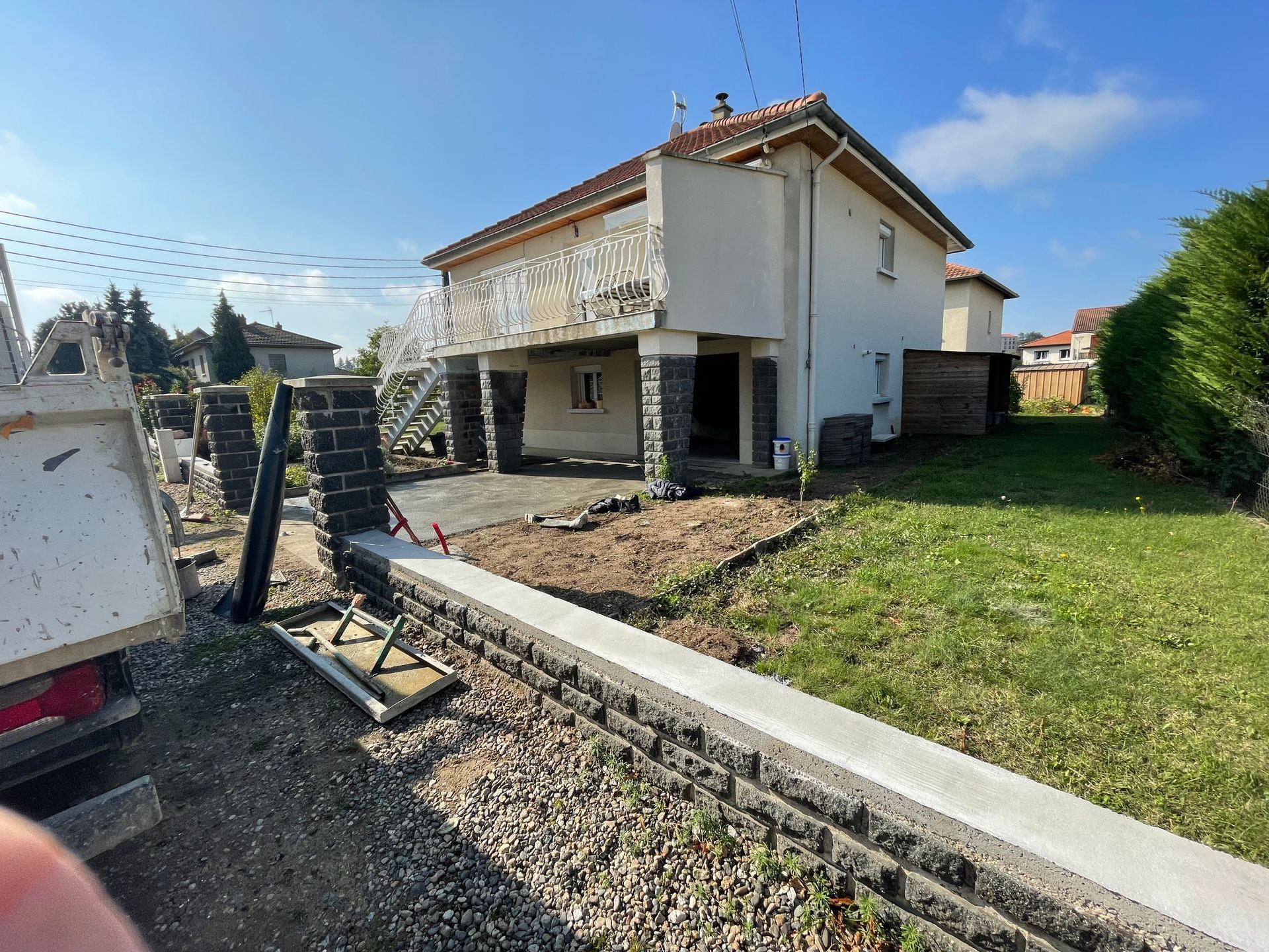 Création de muret en pierre noire