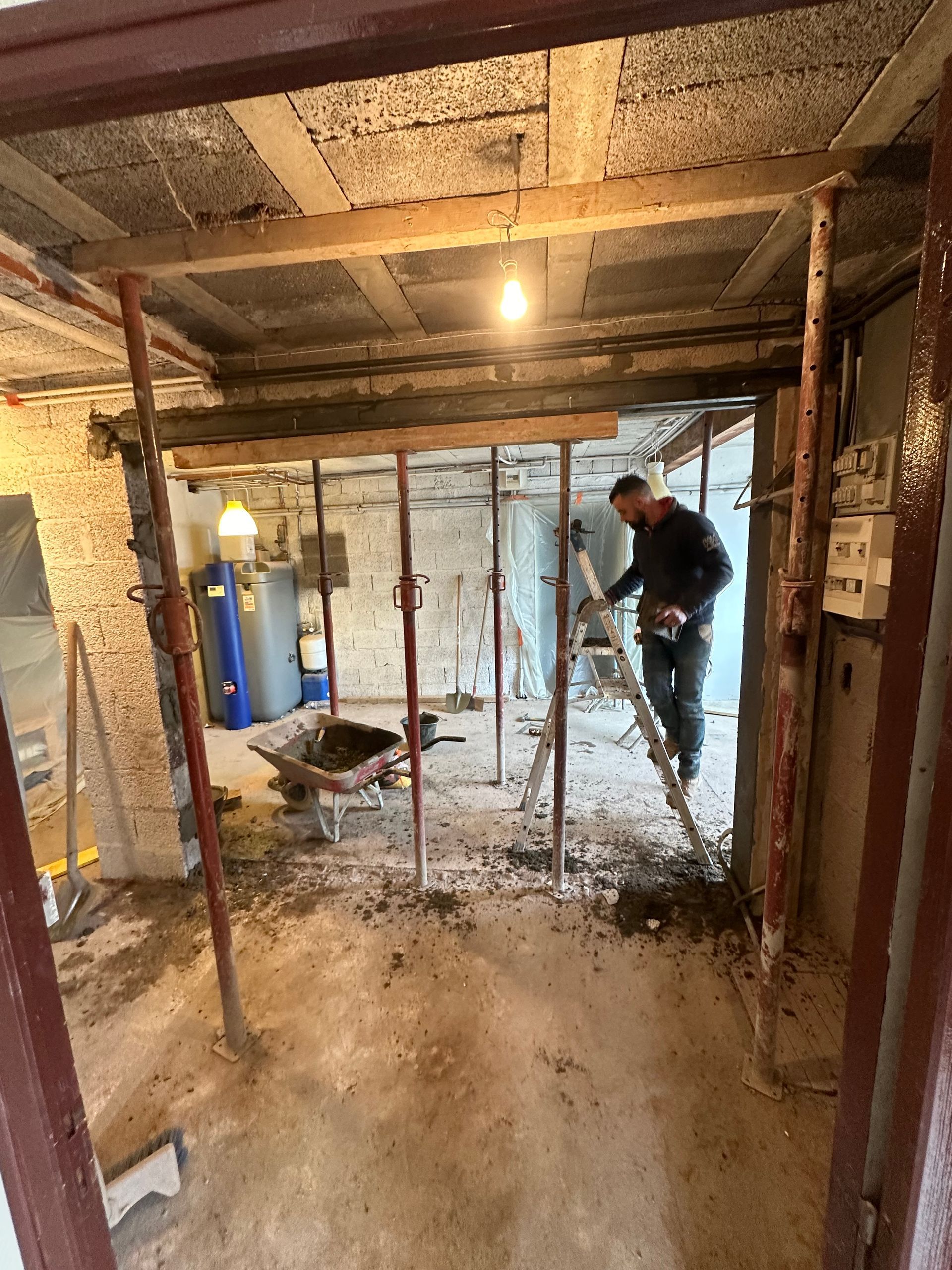 Mur porteur en train d'être ouvert