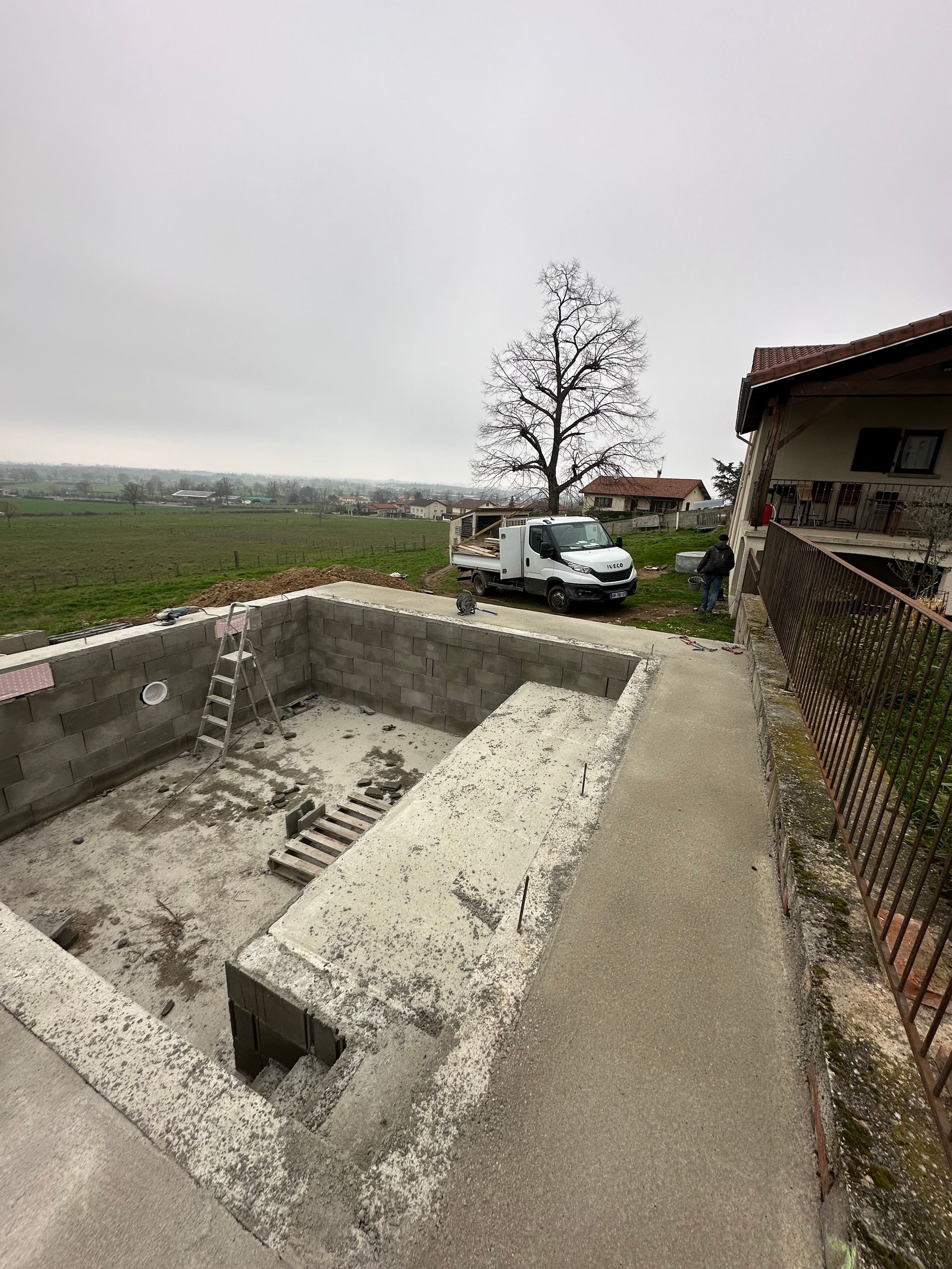 Trou pour piscine creusée