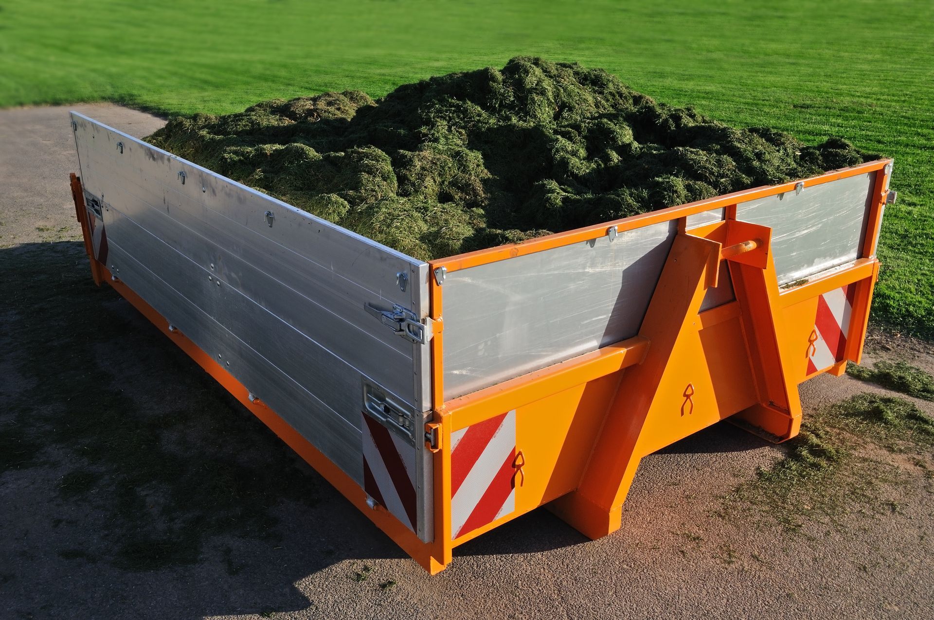 Une benne de déchets verts