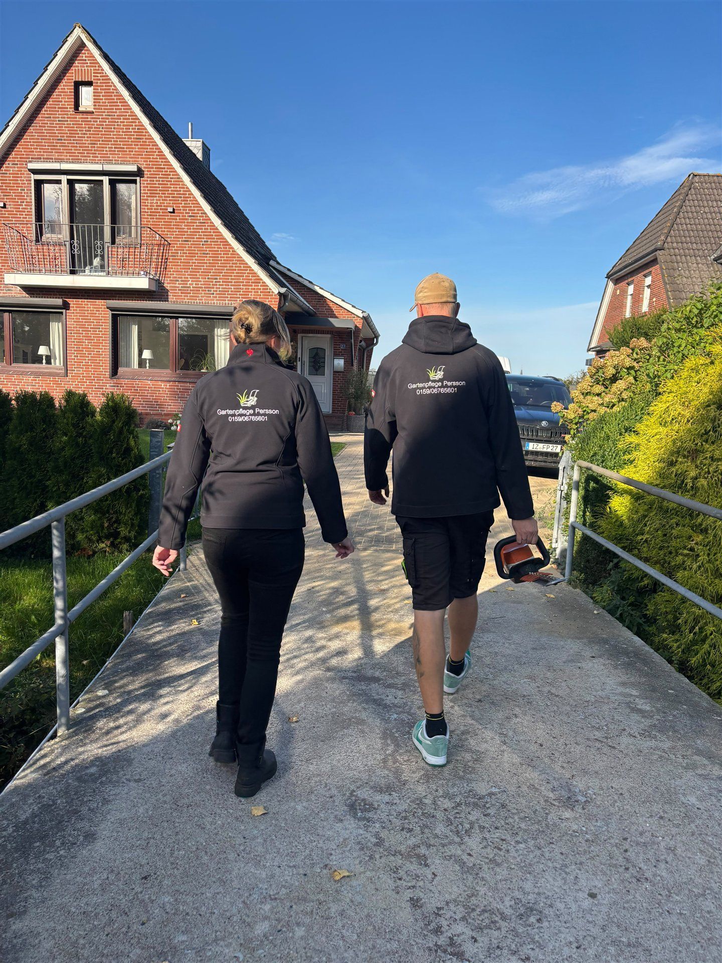 Flemming und Jennifer Persson auf dem Weg zu einem Einsatz
