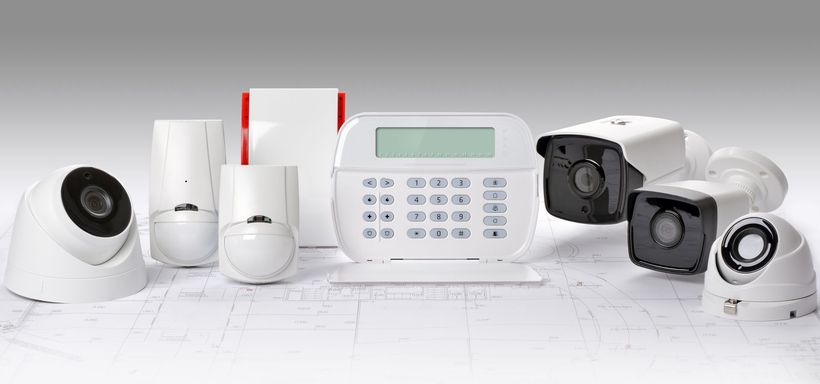 Un panel de matériel de surveillance
