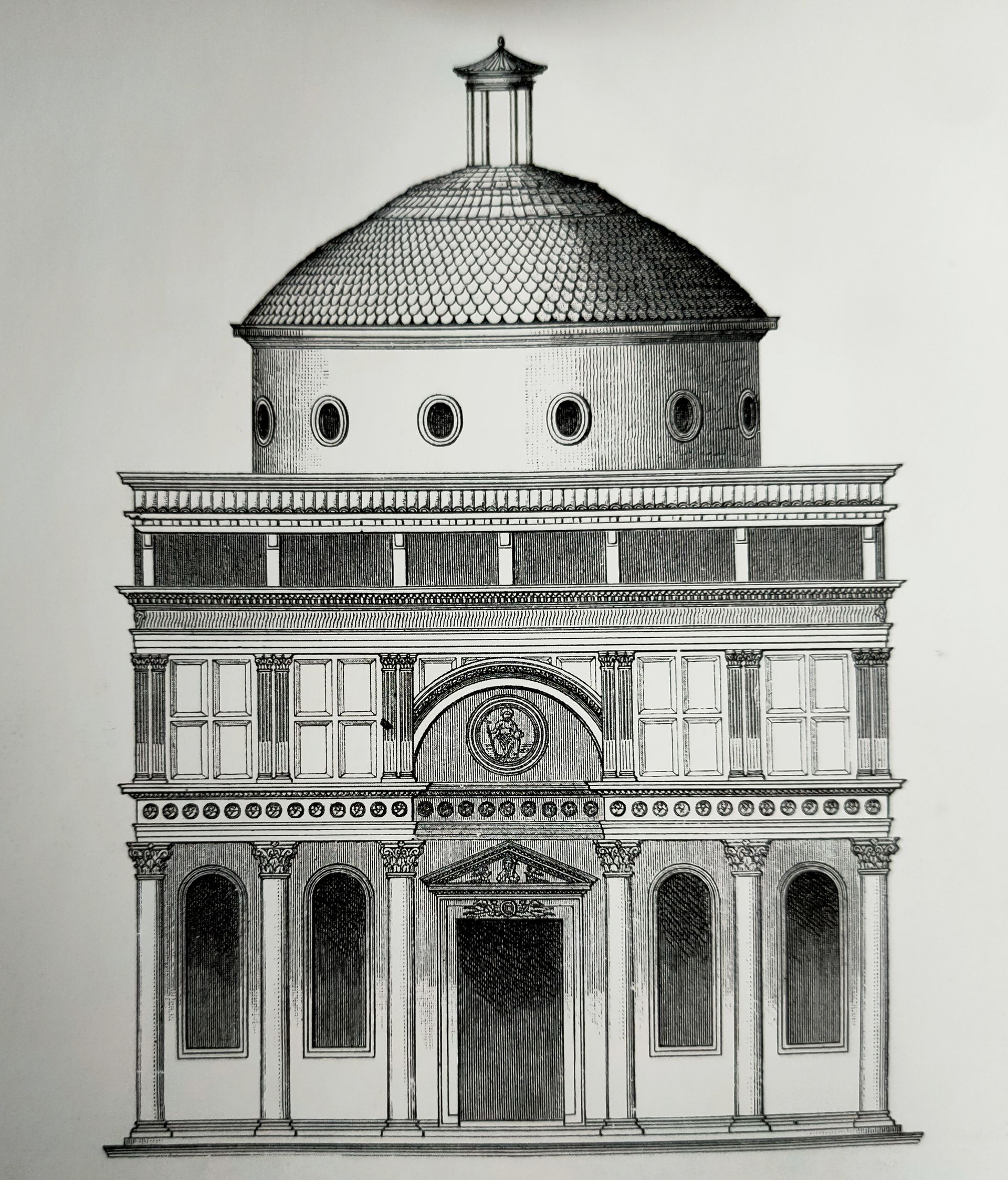 Dibujo a tinta de un edificio con techo abovedado y fachada ornamentada.
