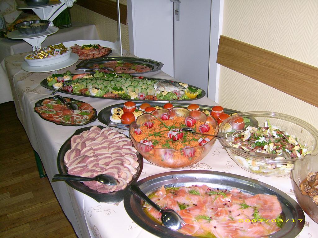 Salade, saumon, fruits de mer