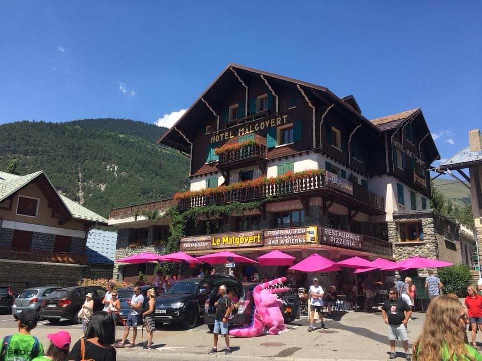 Devanture du magasin durant l'été