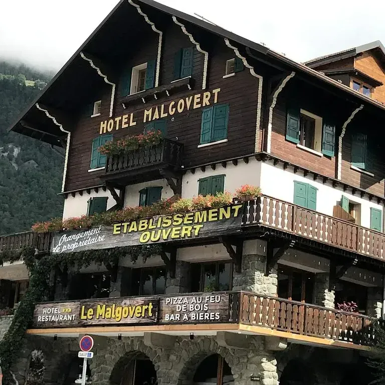 Devanture de l'hôtel