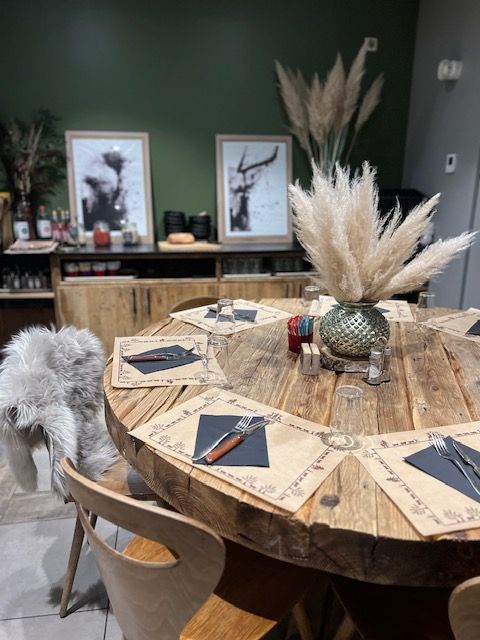 Table avec une décoration centrale