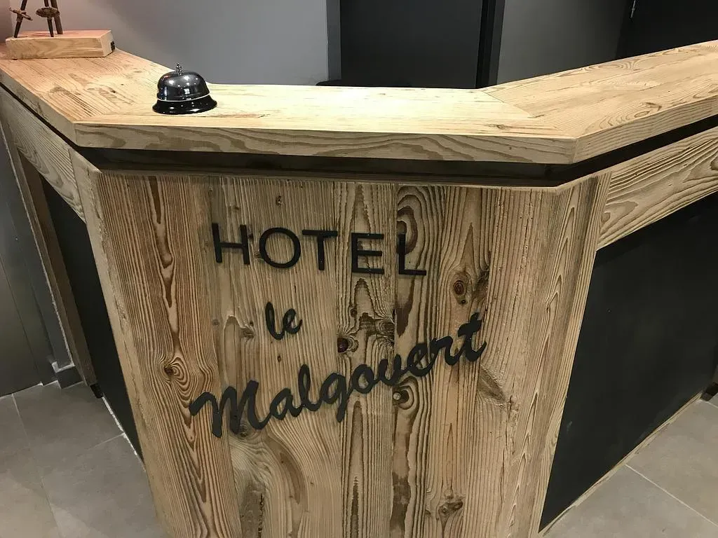 Écriteau de l'hôtel