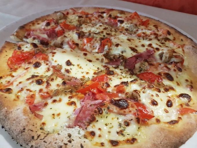 pizza del ristorante pizzeria - Ristorante Pomodoro