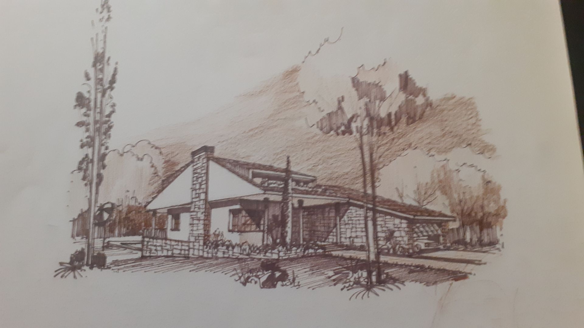 Dibujo a pluma y tinta de una casa de una sola planta con chimenea, rodeada de árboles, en tonos sepia.