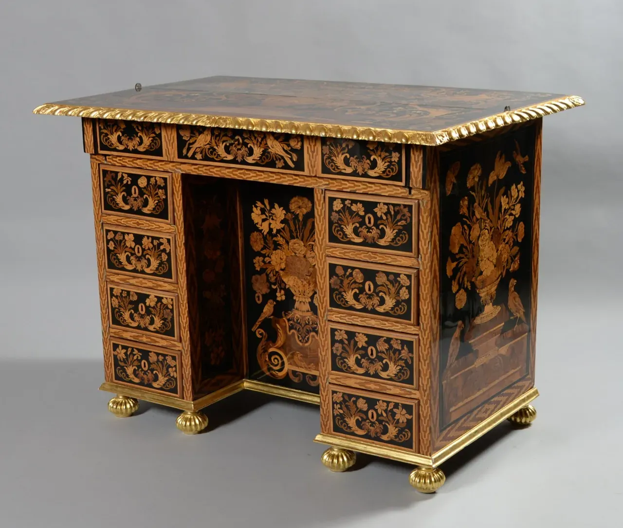 Bureau de changeur en marqueterie de jasmin. Époque Louis XIV