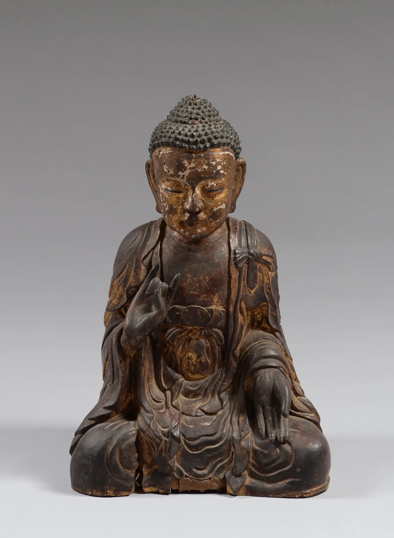 Statue de Bouddha en bois laqué or, Chine, XVIIe siècle