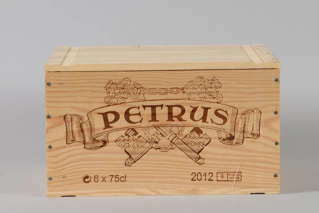CAISSE EN BOIS de 6 bouteilles - PETRUS – 2012