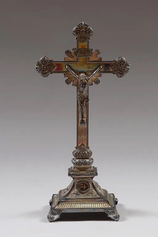 Croix-reliquaire en argent. XIXe siècle.