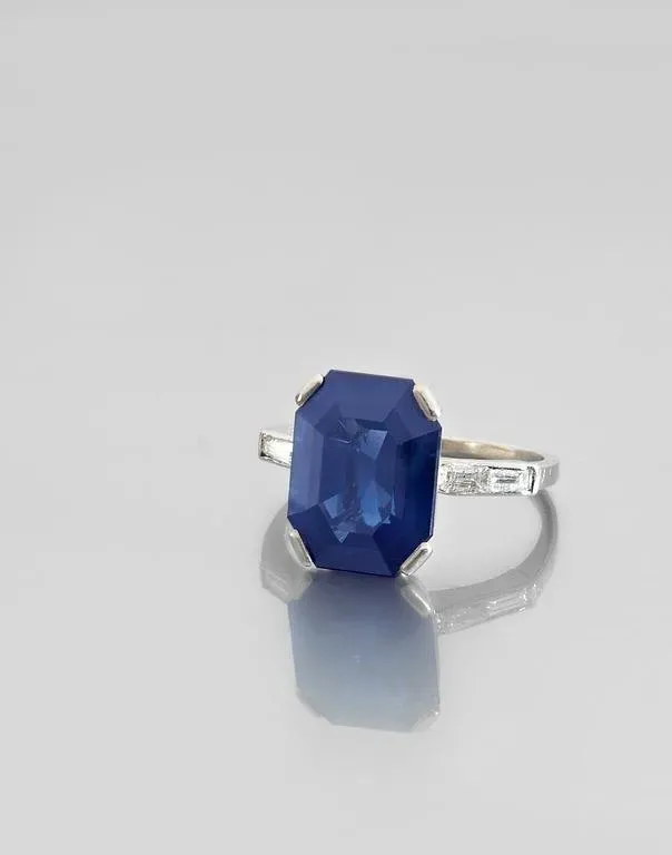 Bague en platine, saphir du Cachemire de 8.7 cts.