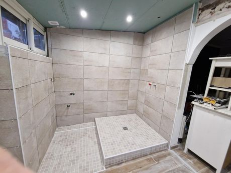 Une salle de bain en rénovation