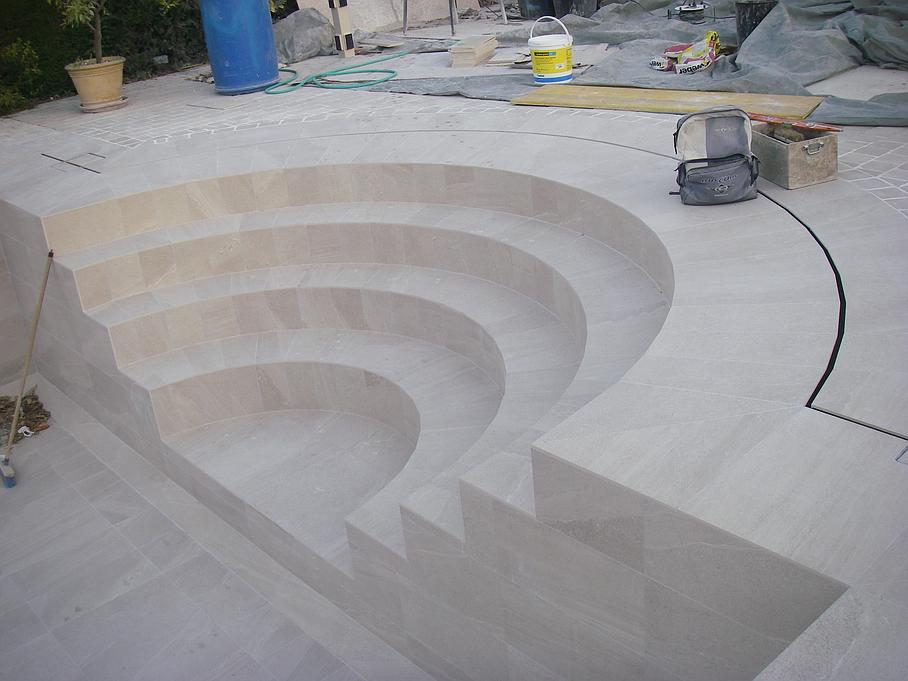 Carrelage escalier piscine Saint Tropez