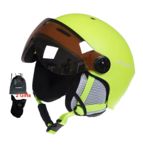 Casco de esquí verde lima con visera oscura y regalos.