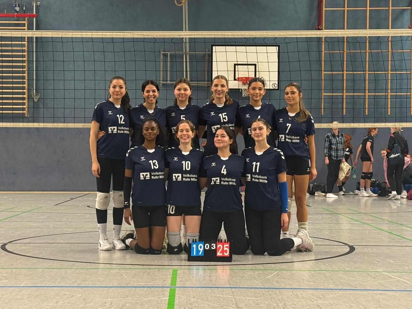 Das Team der Volleyball Damen I des Post SV Buer nach dem Sieg gegen GV Waltrop II