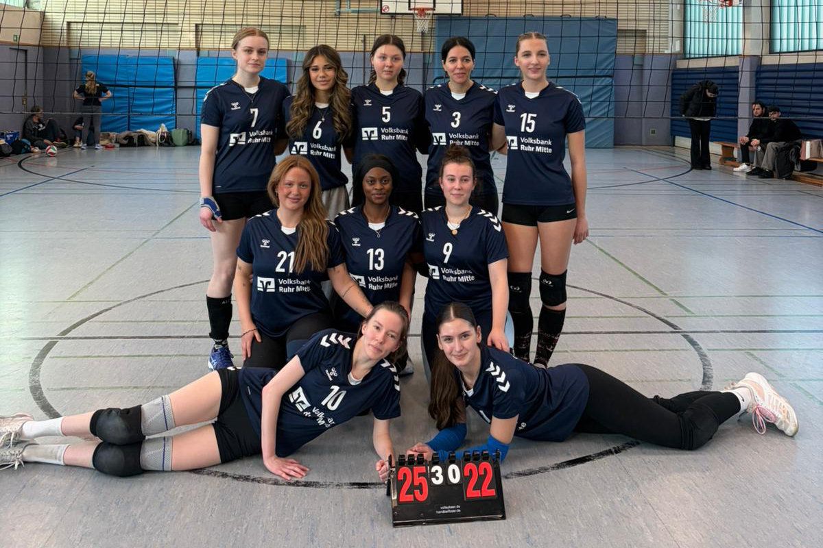 Das siegreiche Team der Volleyball Damen I nach dem Spiel gegen das Team aus Datteln