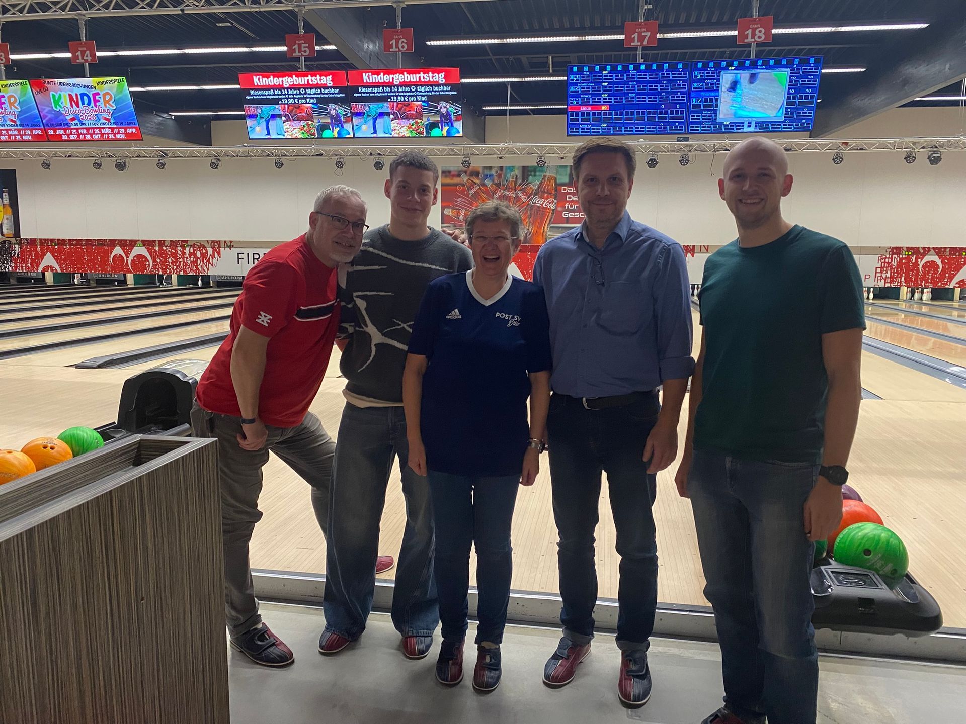 Teamfoto beim Bowling Turnier 2025