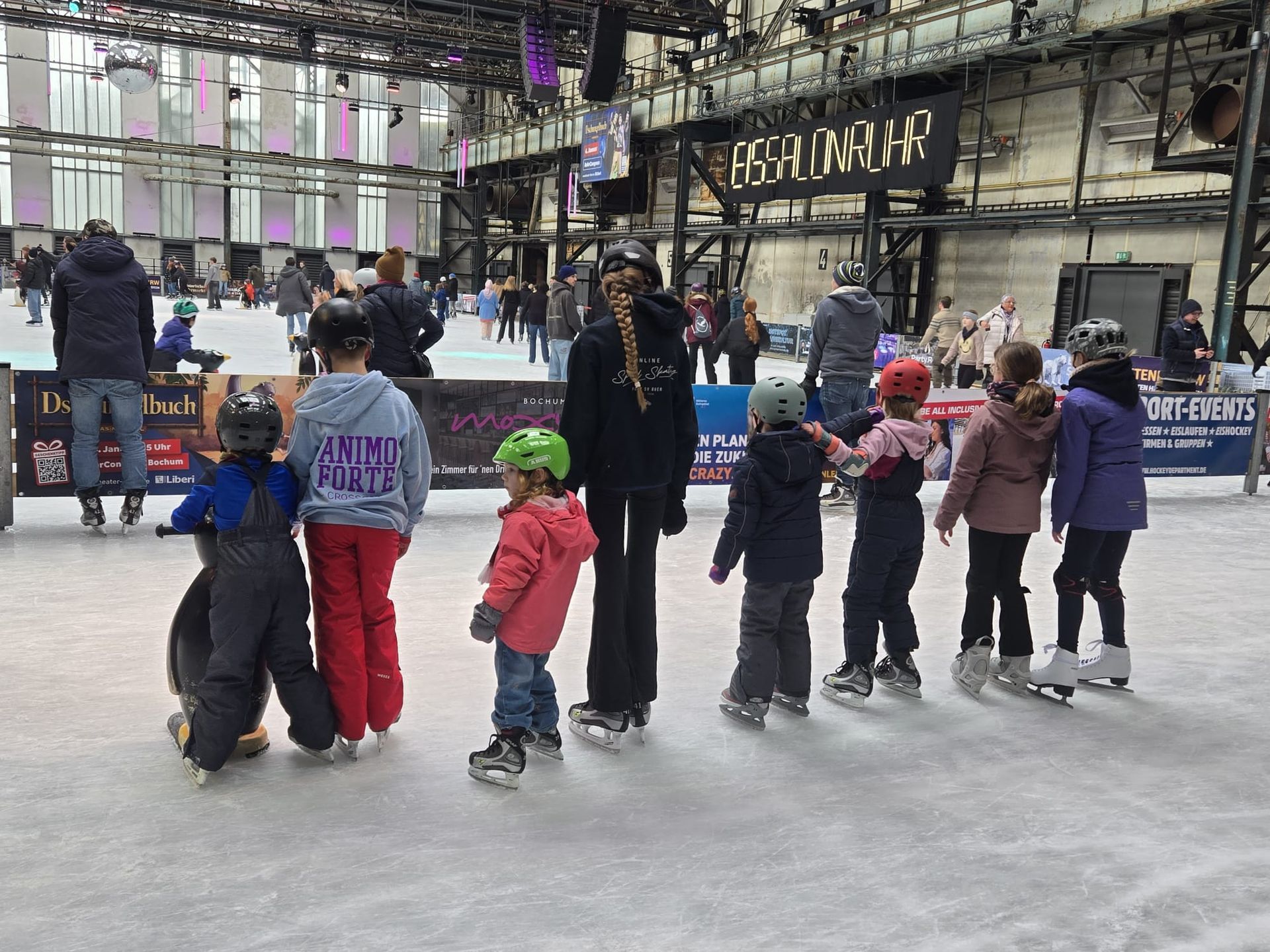 SpeedKids der Inlineabteilung des Post SV Buer auf der Eisfläche im EisSalon Ruhr
