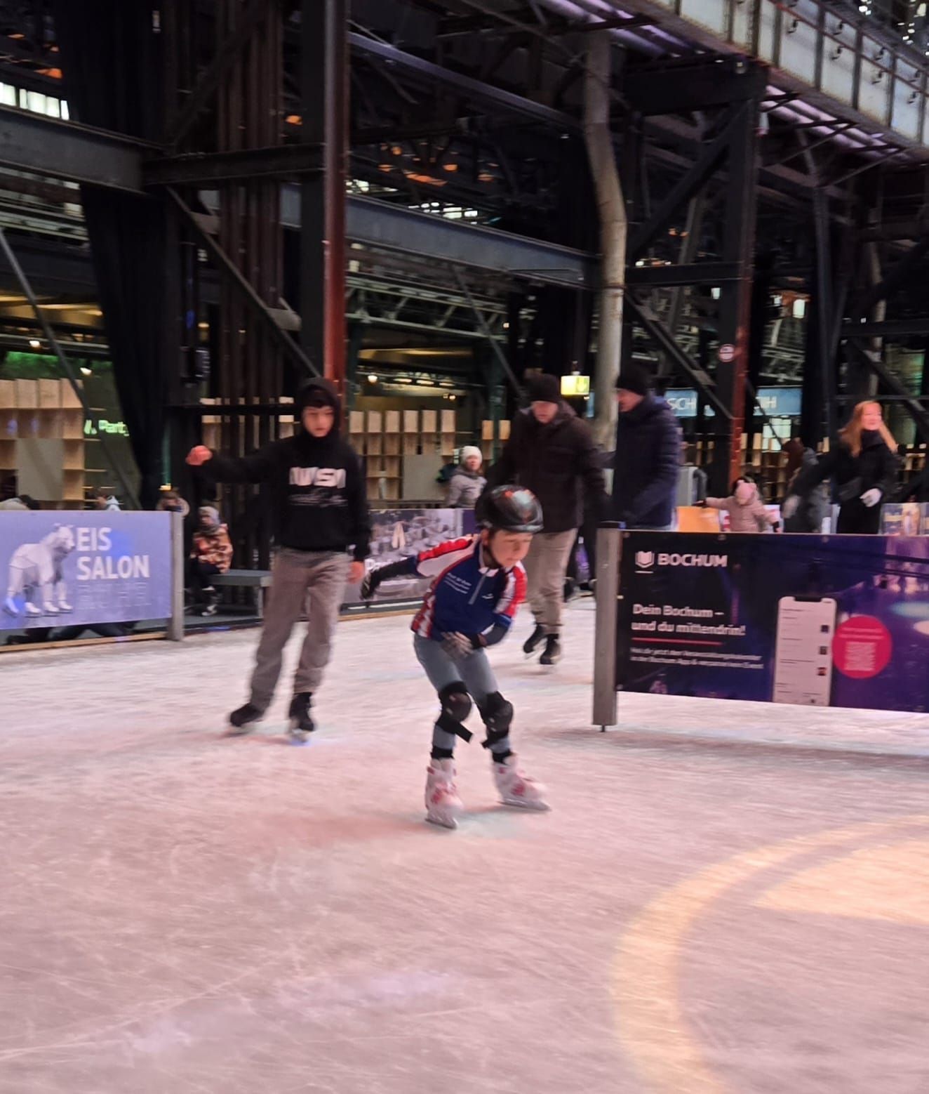 schnelle Runden der Inlineabteilung des Post SV Buer auf der Eisfläche im EisSalon Ruhr