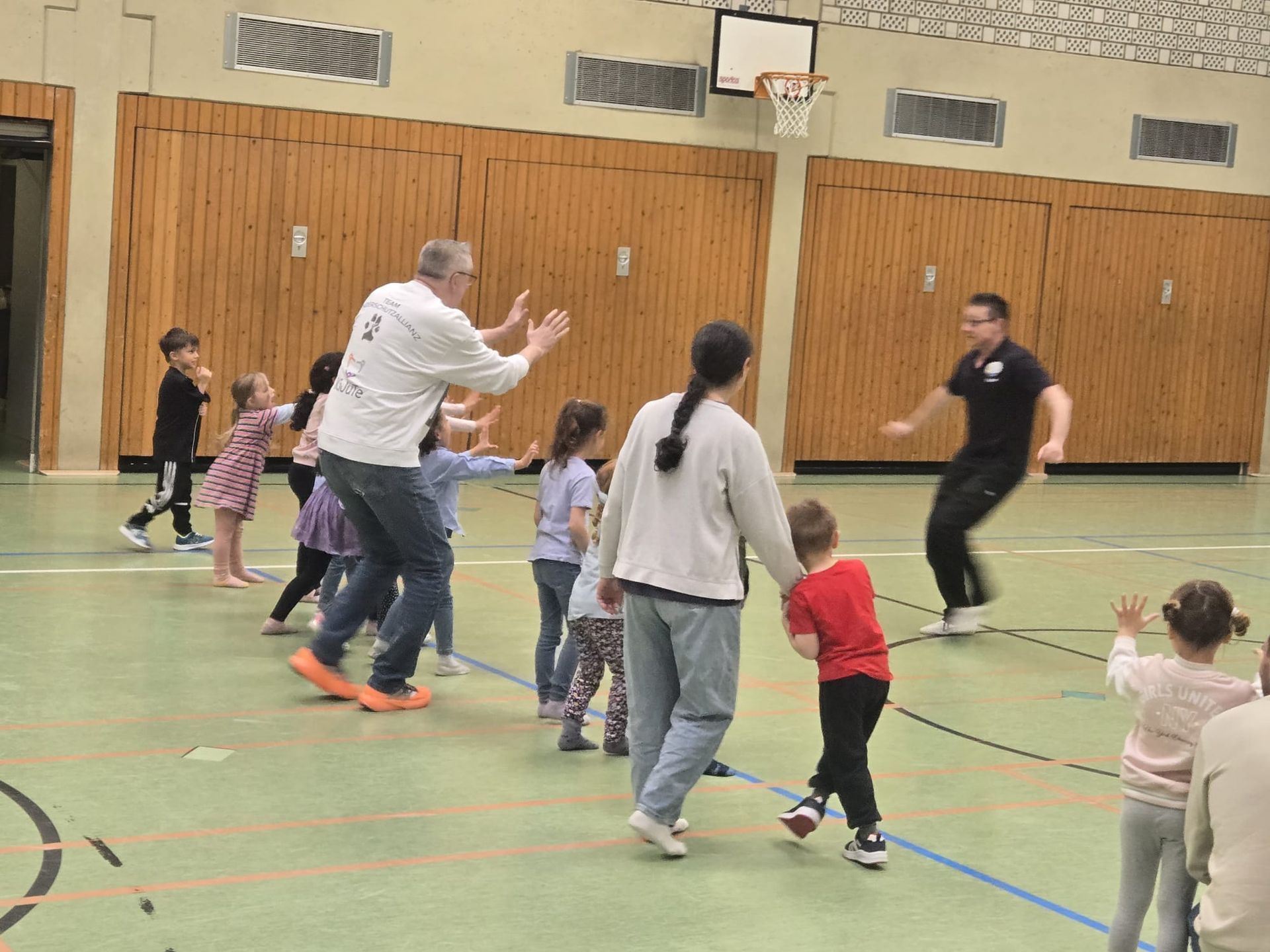 Kinder lernen sich in schwieigen Situationen zu verteidigen