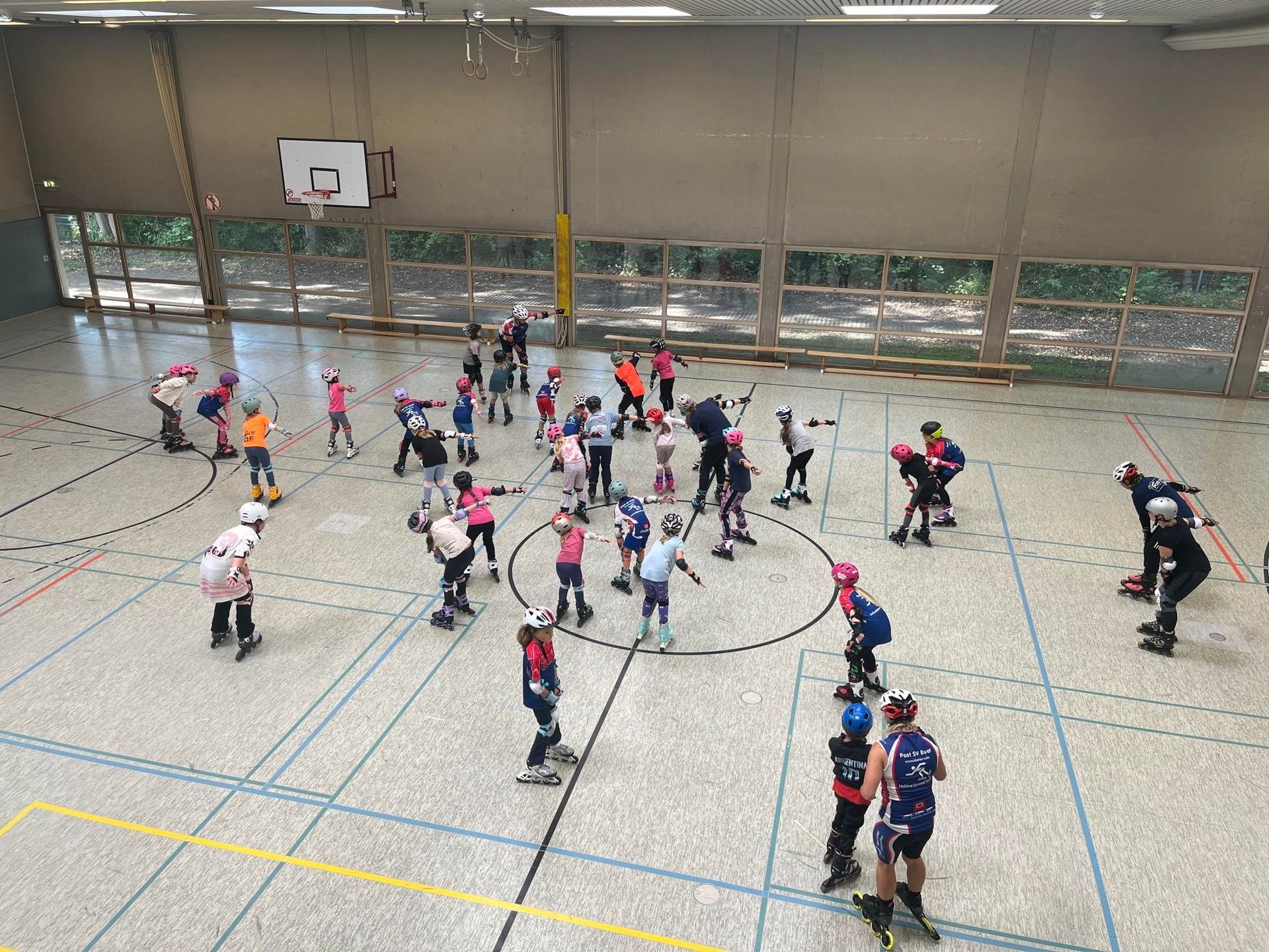 Kinder auf Inlineskates beim Maus Türöffner Tag 2026