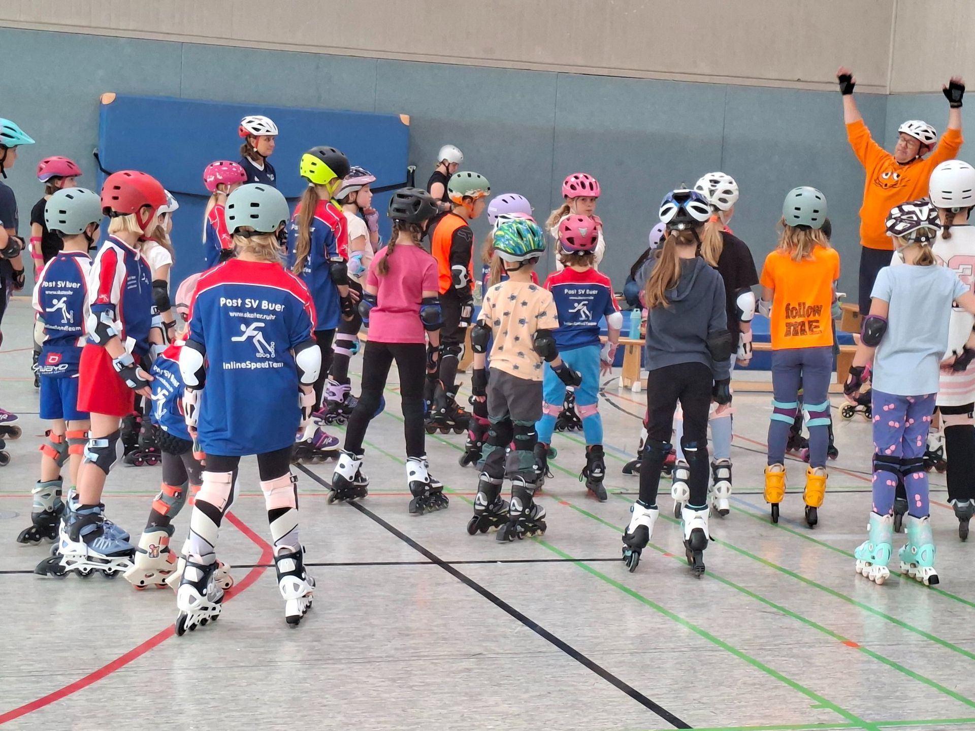 Kinder auf Inlineskates beim Maus Türöffner Tag 2026
