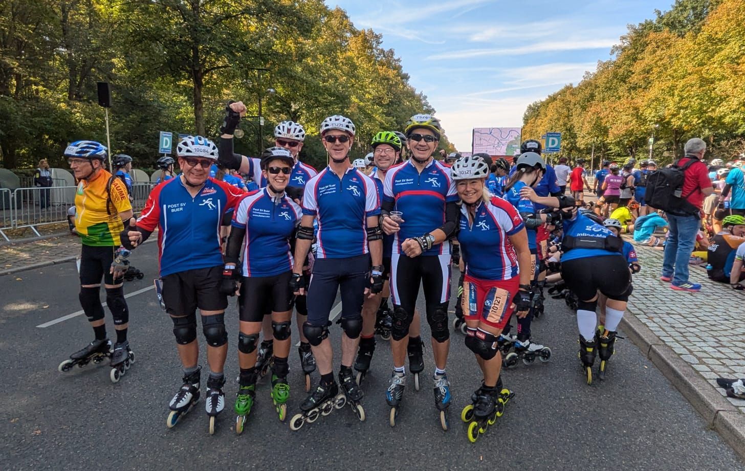 Das Team des Post SV Buer am Start des BMW Berlin Marathon Inlineskating 2026