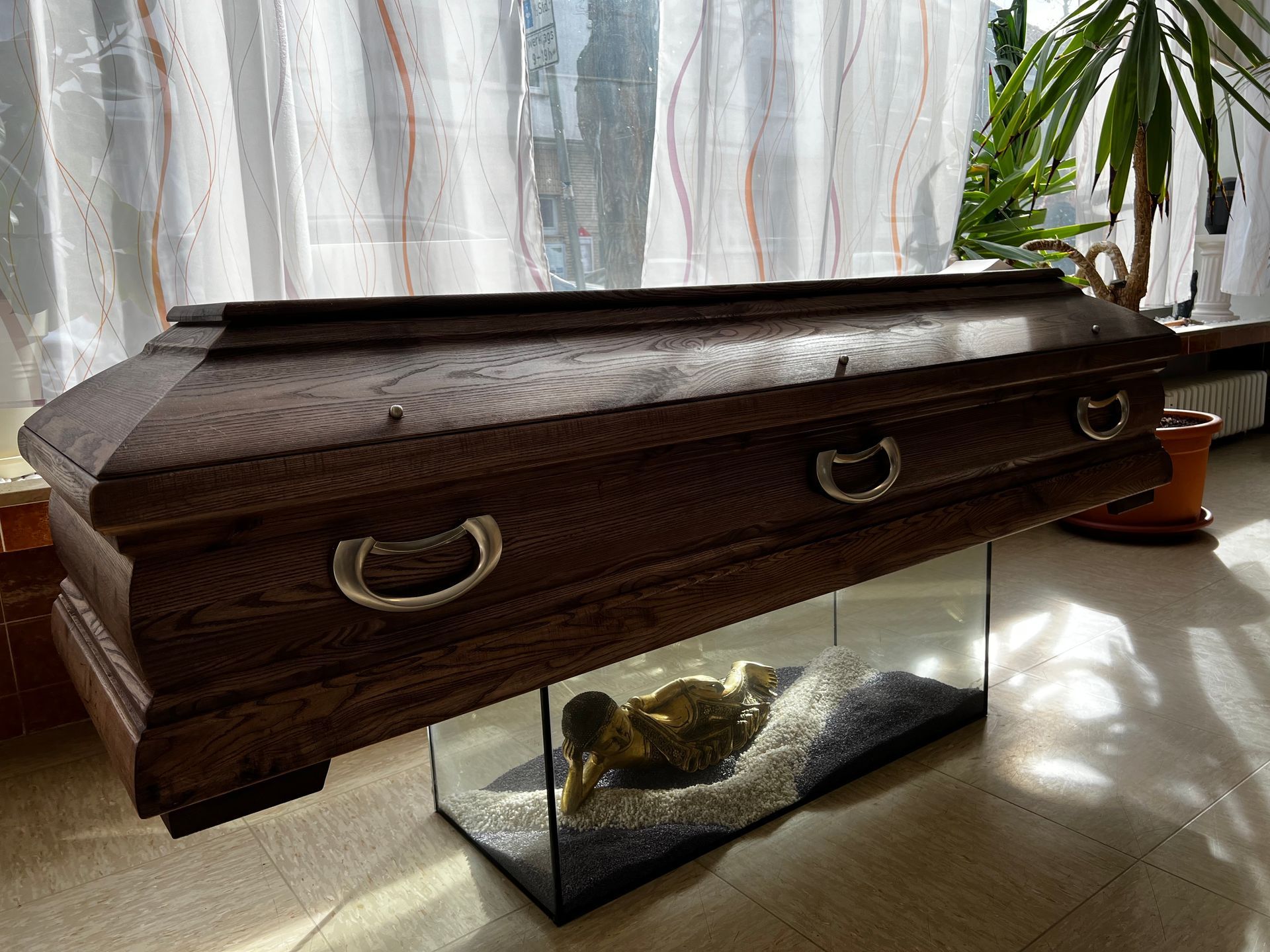 Ein Holzsarg. Foto von den Bestattungen Jeup