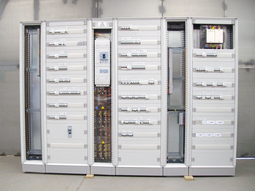 Plusieurs grande armoire disjoncteurs 01.