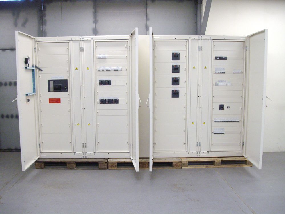 Tableaux de distribution ouvert.