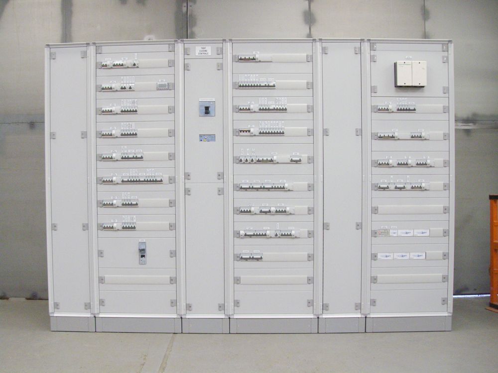Plusieurs grande armoire disjoncteurs 02.