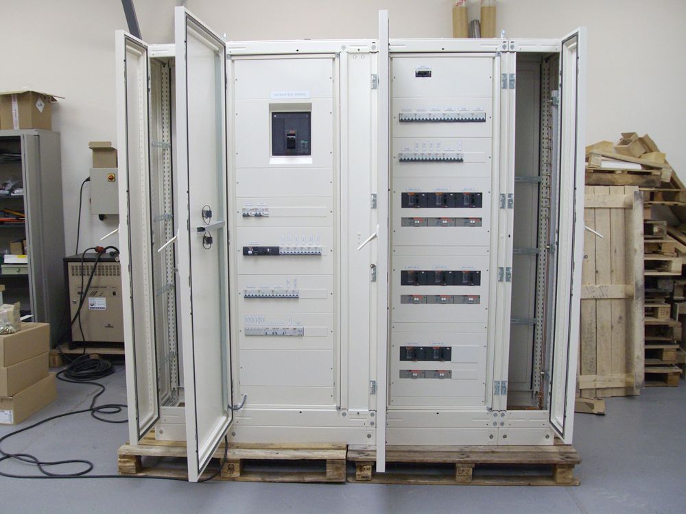 Tableaux de distribution aux portes ouvertes 02.