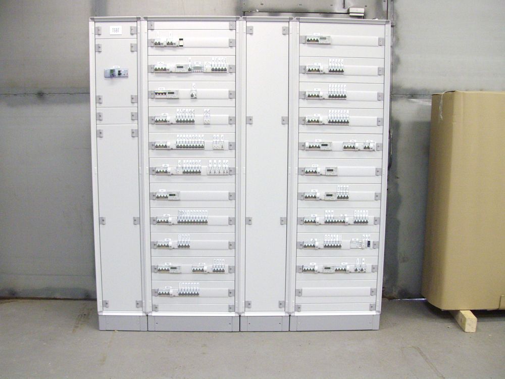 Plusieurs grande armoire disjoncteurs 03.