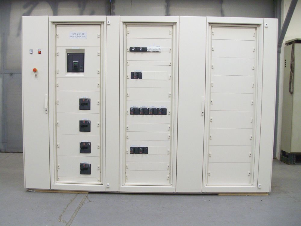 Tableaux de distribution fermé.