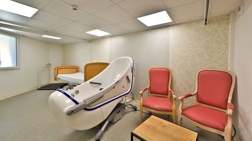 Une salle de balnéothérapie.