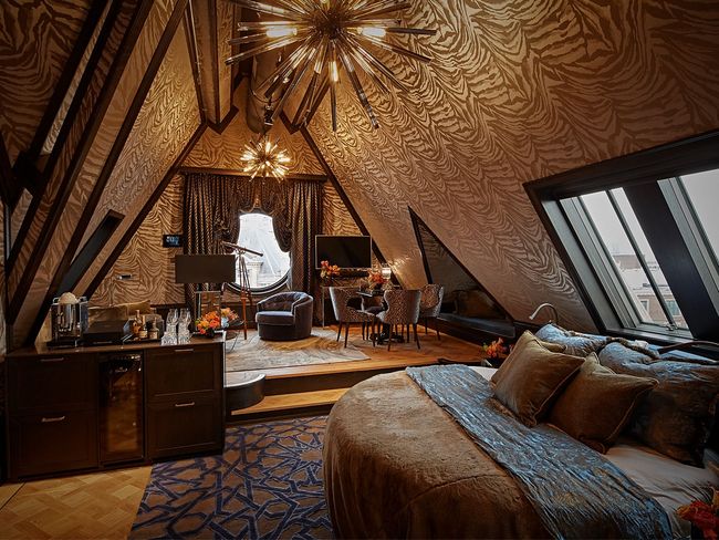 Rooftop stage suite