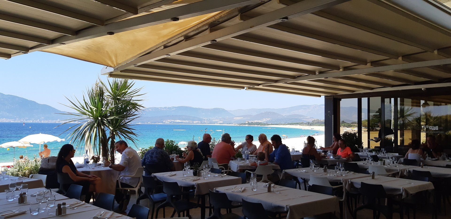 Profitez de notre terrasse extérieure, couverte