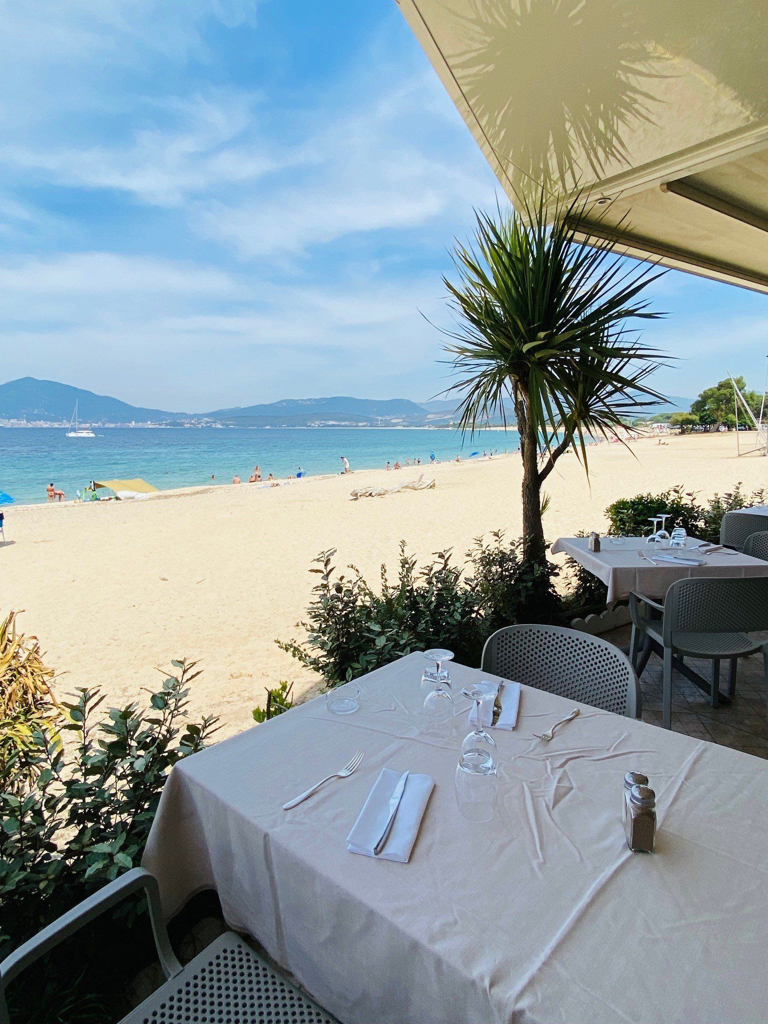 Sublime vue sur la mer en terrasse