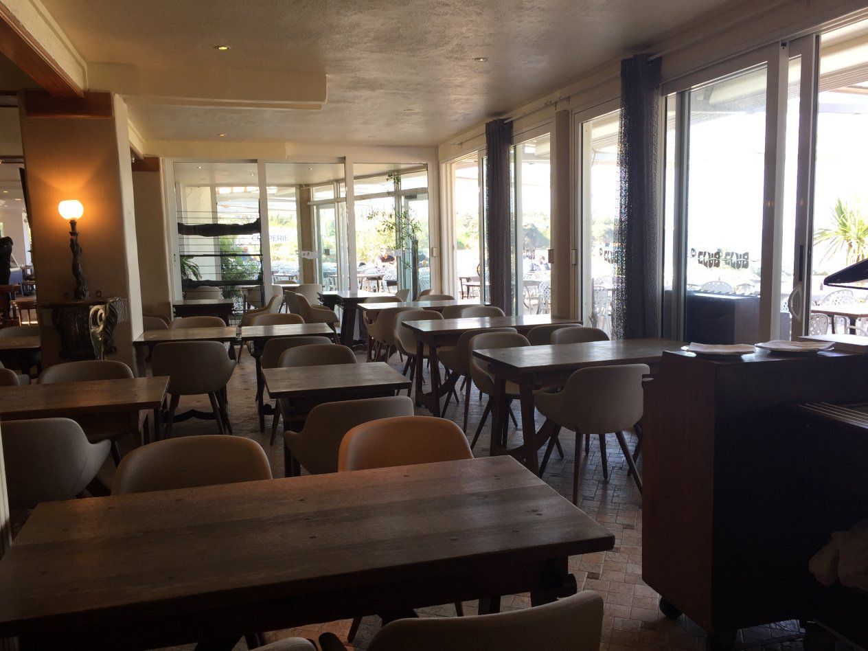 Salle de restauration rapide, snacking