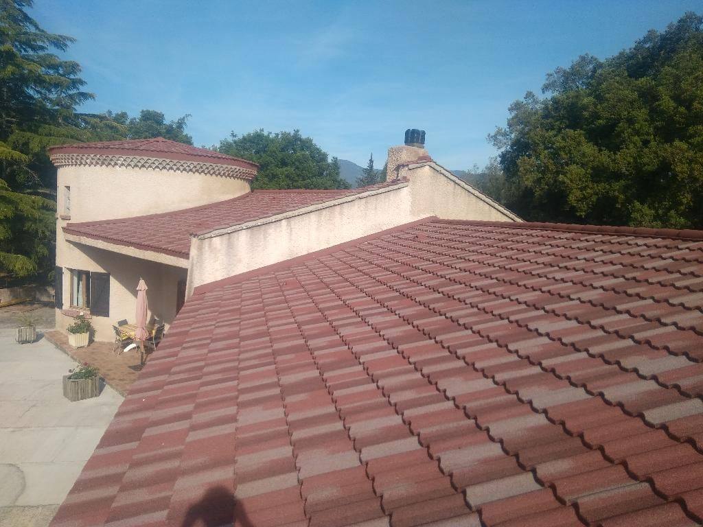 Tuiles rénovées sur un toit