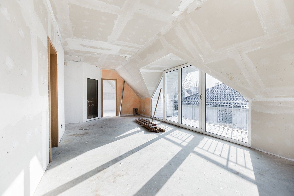 Pièce sous toit avec travaux de plâtrerie