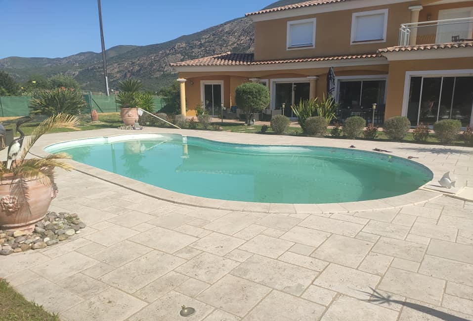 Piscine bord arrondi