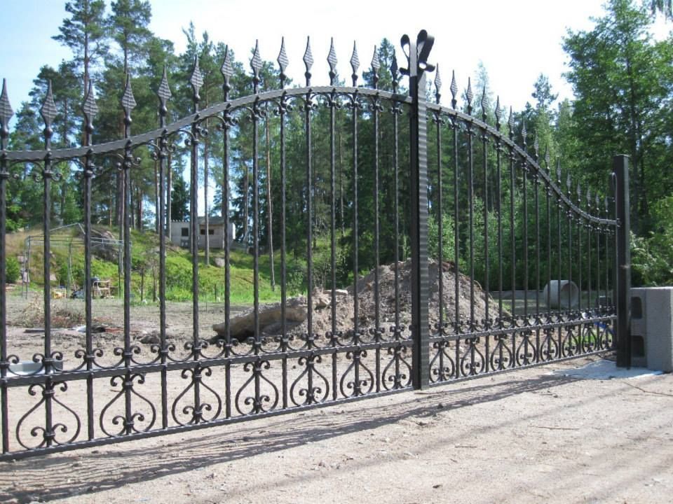 Takorautaportti, jossa on hienostunut kuvio