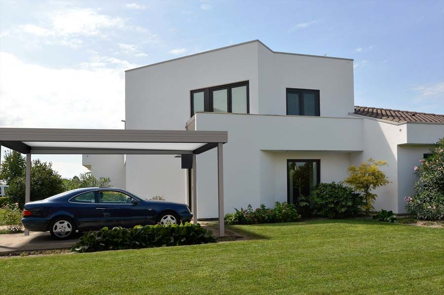 Maison luxueuse avec un carport